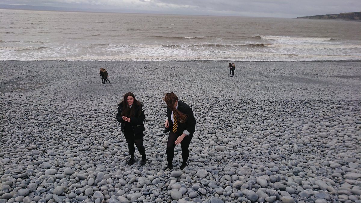 mrspaulakis's tweet photo. @PencoedtreHS pupils were rewarded with an ice cream for their #2minutebeachclean as part of their research into plastic pollution for @PHWelshBacc. Happy to report not much rubbish to collect! https://t.co/NwGPBJT4Tg