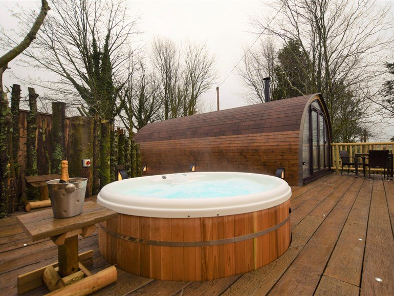TheLittleDomain's tweet image. Soak up the relaxing atmosphere in your very own hot tub...
bit.ly/2SbVRta