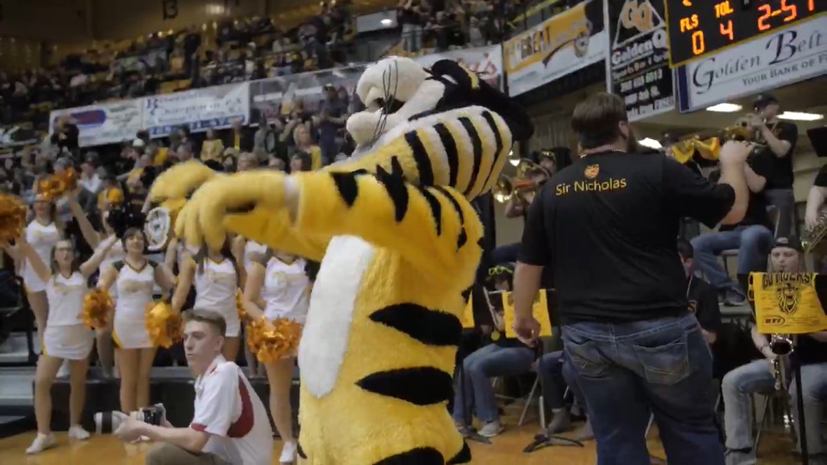 FHSU_Fitness's tweet photo. CALLING ALL TIGERS! We will be closing at 5:30pm tonight and there will be NO yoga due to the Women’s Basketball game! That means we need everybody up in the stands at 7:00pm to support our girls!!! We can’t wait to see you there! @FHSUWBB #ShowUpStandUp https://t.co/bLapaszlBf