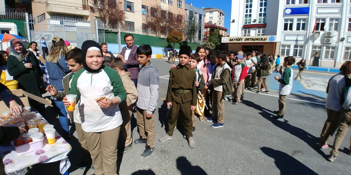 Bağcılar Akyiğit Ortaokulu (@akyigitlar) on Twitter photo Okulumuzda Çanakkale Haftası Etkinlikleri Kapsamında Ecdadımızın Çektiği Sıkıntıları Hissetmek İçin Çocuklarımıza Hoşav ve Kuru Ekmek ikram ettik <a href="/MustafaEldivan/">MustafaEldivan</a> @19MSTFYLMZ <a href="/BagcilarMem/">Bağcılar İlçe Milli Eğitim Müdürlüğü</a> Okulumuzda Çanakkale Haftası Etkinlikleri Kapsamında Ecdadımızın Çektiği Sıkıntıları Hissetmek İçin Çocuklarımıza Hoşav ve Kuru Ekmek ikram ettik <a href="/MustafaEldivan/">MustafaEldivan</a> @19MSTFYLMZ <a href="/BagcilarMem/">Bağcılar İlçe Milli Eğitim Müdürlüğü</a>