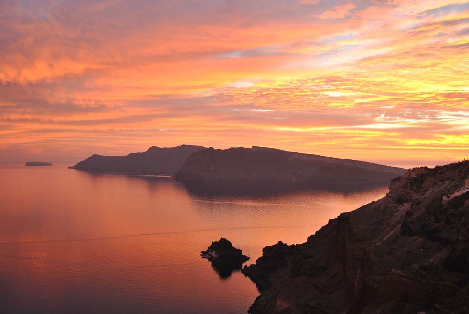 Art_Maisons's tweet photo. Let Santorini put you under its spell...
https://t.co/8VOwoRb4ZW
#ArtMaisons #Oia #Santorini https://t.co/5xR36wJWLT