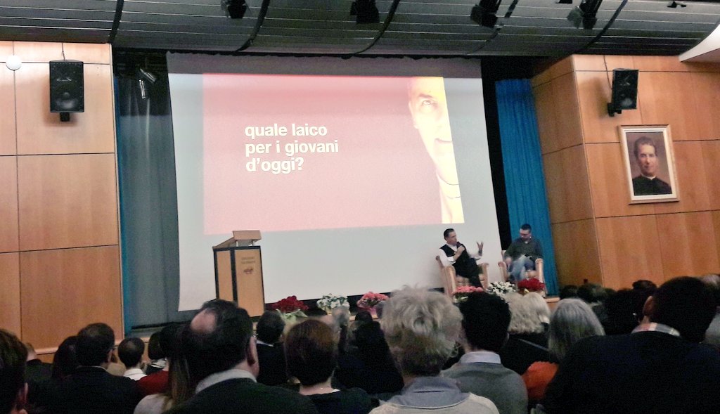 francesca__mar's tweet photo. "Qual è il salesiano per oggi e per domani?"
Don Angel comincia così il suo speech
#iusvelife @IUS_VE @IUSVEcuberadio @lorenzobarutta https://t.co/m5teEla5di