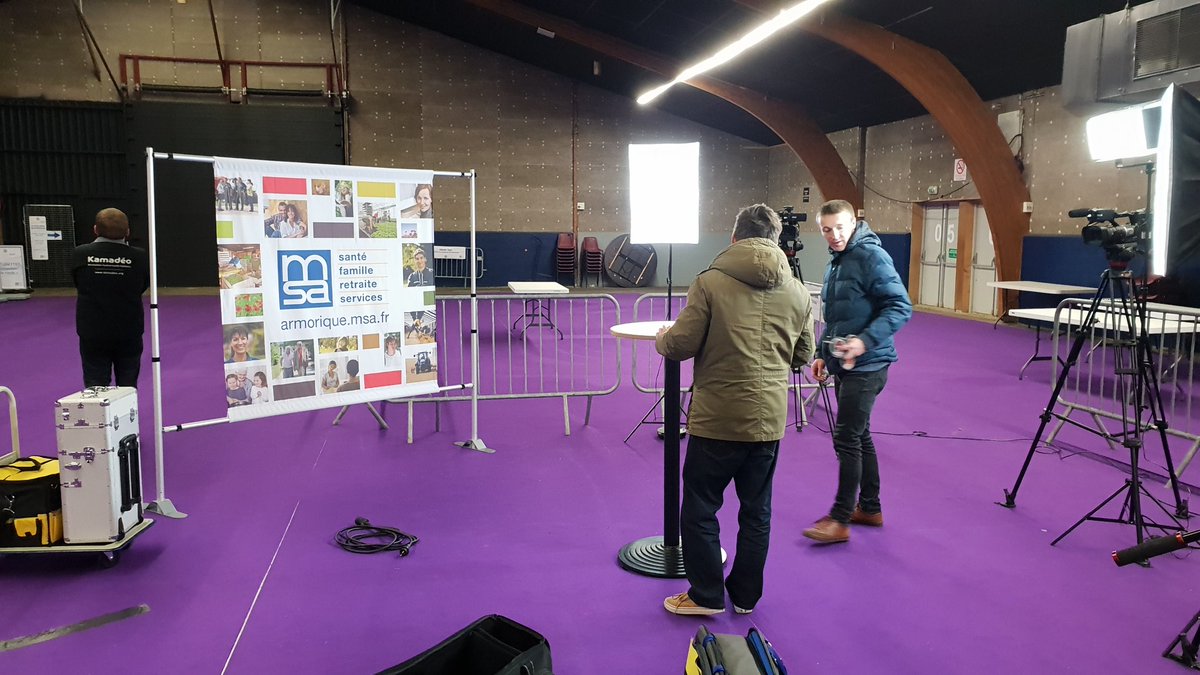 msa_armorique's tweet photo. ⚠️📅 Demain c'est le #challengeESAT 🛡 2019 au parc expo Langolvas de #Morlaix !!!
La #MSA d'Armorique peaufine les derniers préparatifs pour accueillir 250 travailleurs d'#ESAT des Côtes d'Armor et du Finistère. #workinprogress https://t.co/GfLWVsffxs