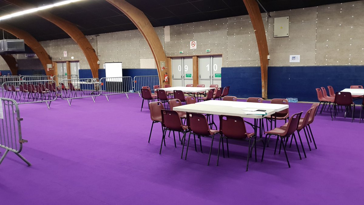 msa_armorique's tweet photo. ⚠️📅 Demain c'est le #challengeESAT 🛡 2019 au parc expo Langolvas de #Morlaix !!!
La #MSA d'Armorique peaufine les derniers préparatifs pour accueillir 250 travailleurs d'#ESAT des Côtes d'Armor et du Finistère. #workinprogress https://t.co/GfLWVsffxs