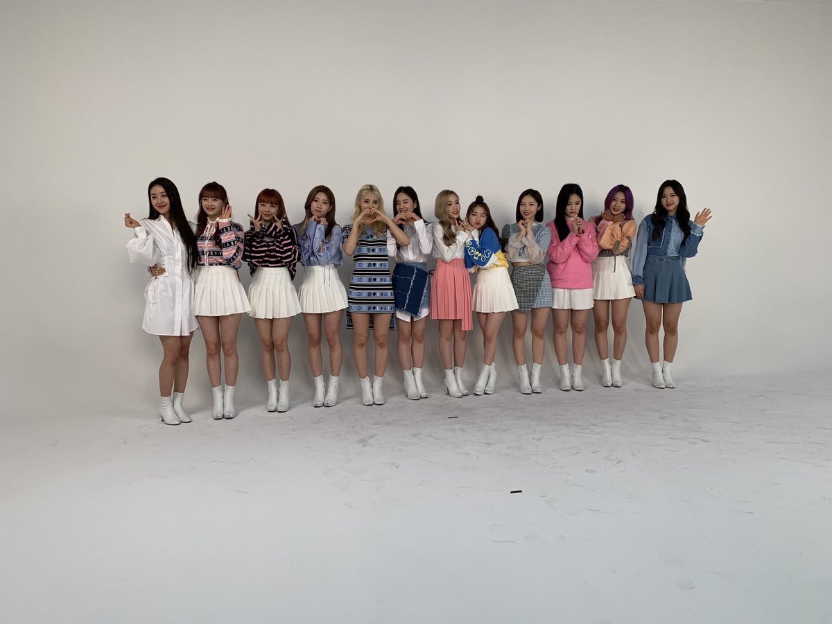 tessandscottca's tweet photo. maybe if y’all had stanned loona vm wouldn’t have been this dead https://t.co/0lxurGDD2i