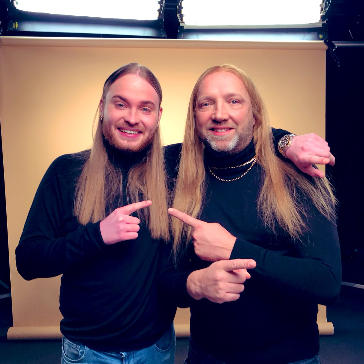 rubenvdmeer's tweet image. Wijze mannen! 👉🏼👈🏼 #zovaderzozoon 😂 Mooi om in deze clip van @DuBoyKermit een cameo te mogen doen #barryhayze