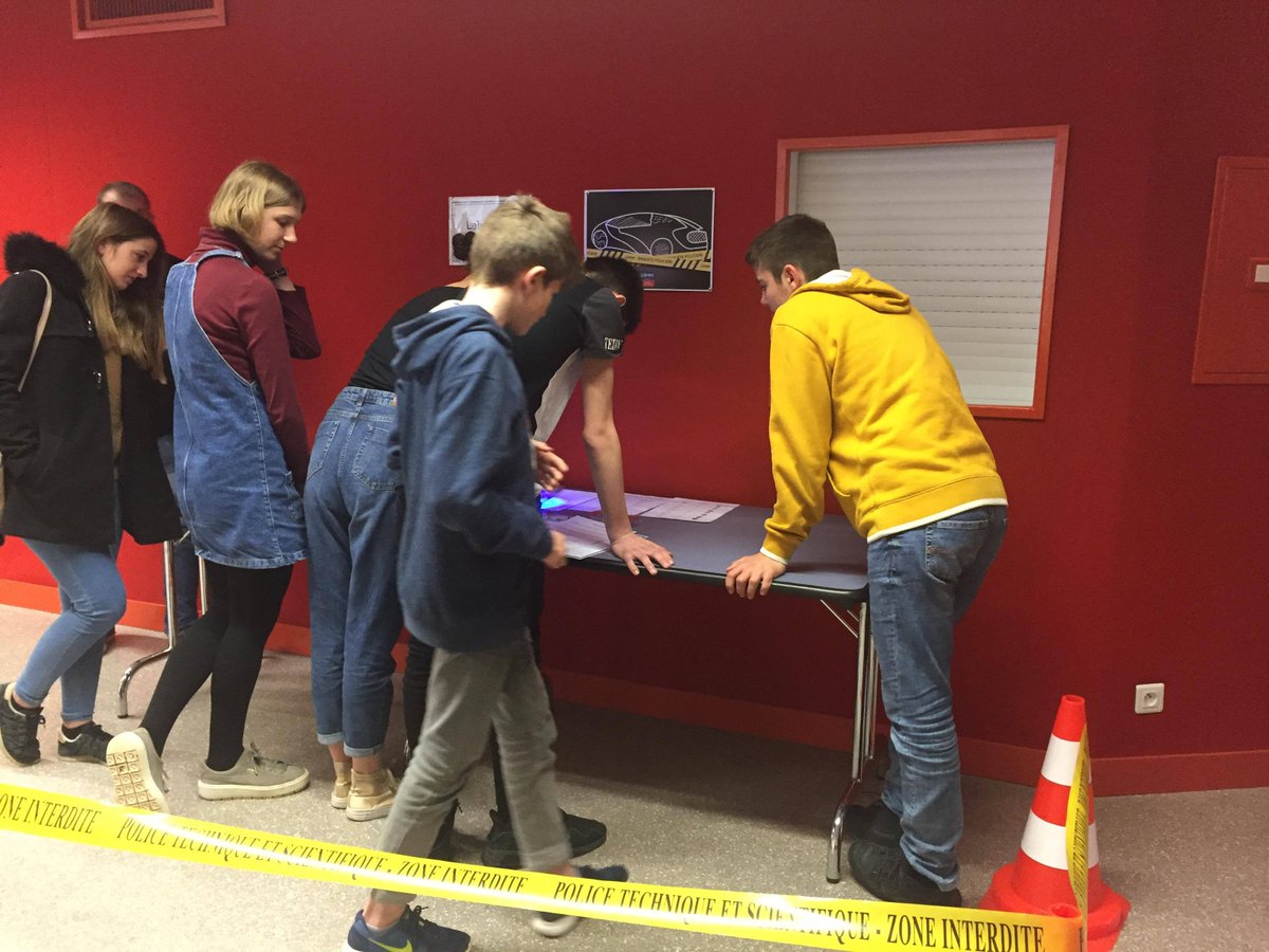 uimm_21's tweet image. [📢#SemaineIndustrie]
✅Le @Prefet21_BFC inaugure la Semaine de l'Industrie avec notre Enquête Policière ! 
Une façon pour les élèves du collège Malraux de découvrir l'industrie de manière ludique, et de remporter pour les gagnants des places pour l'Escape Game #MissionSpatiale🚀