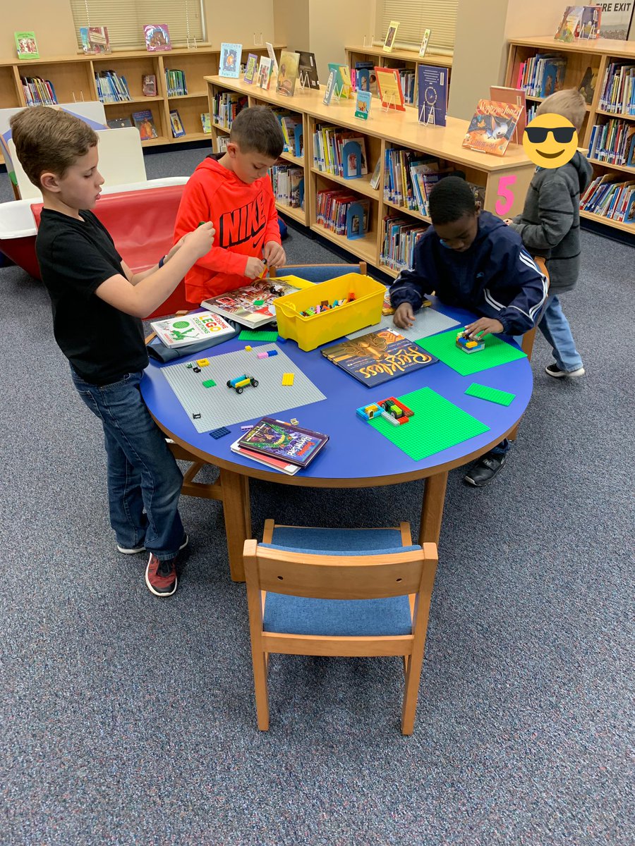 Paschal_Library's tweet photo. #Coding and #LEGO fun in the #PESLibrary today on our first day back after spring break! @PaschalPatriots https://t.co/GNJhIuSCdl
