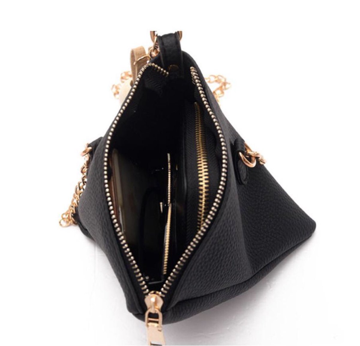 HoumidLifestyle's tweet photo. 🚨🚨🚨 Triangle Crossbody! 👝 #houmid #triangle #crossbodybag #purse #unique #fashion #smallbusiness #onlineshopping https://t.co/Ed3rfdSNz4