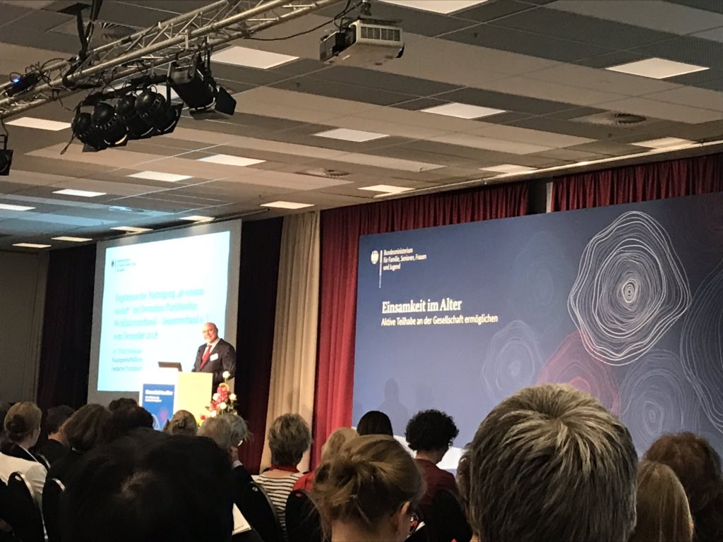 bagfw's tweet photo. gt Ulrich Schneider spricht auf der #BMFSF Fachtagung „Einsamkeit im Alter vorbeugen - aktive Teilhabe an der Gesellschaft ermöglichen“. Höchste Zeit, dieses für viele und zunehmend mehr Menschen brennende Thema in die gesellschaftliche Aufmerksamkeit zu rücken! https://t.co/FGqAR69nYN