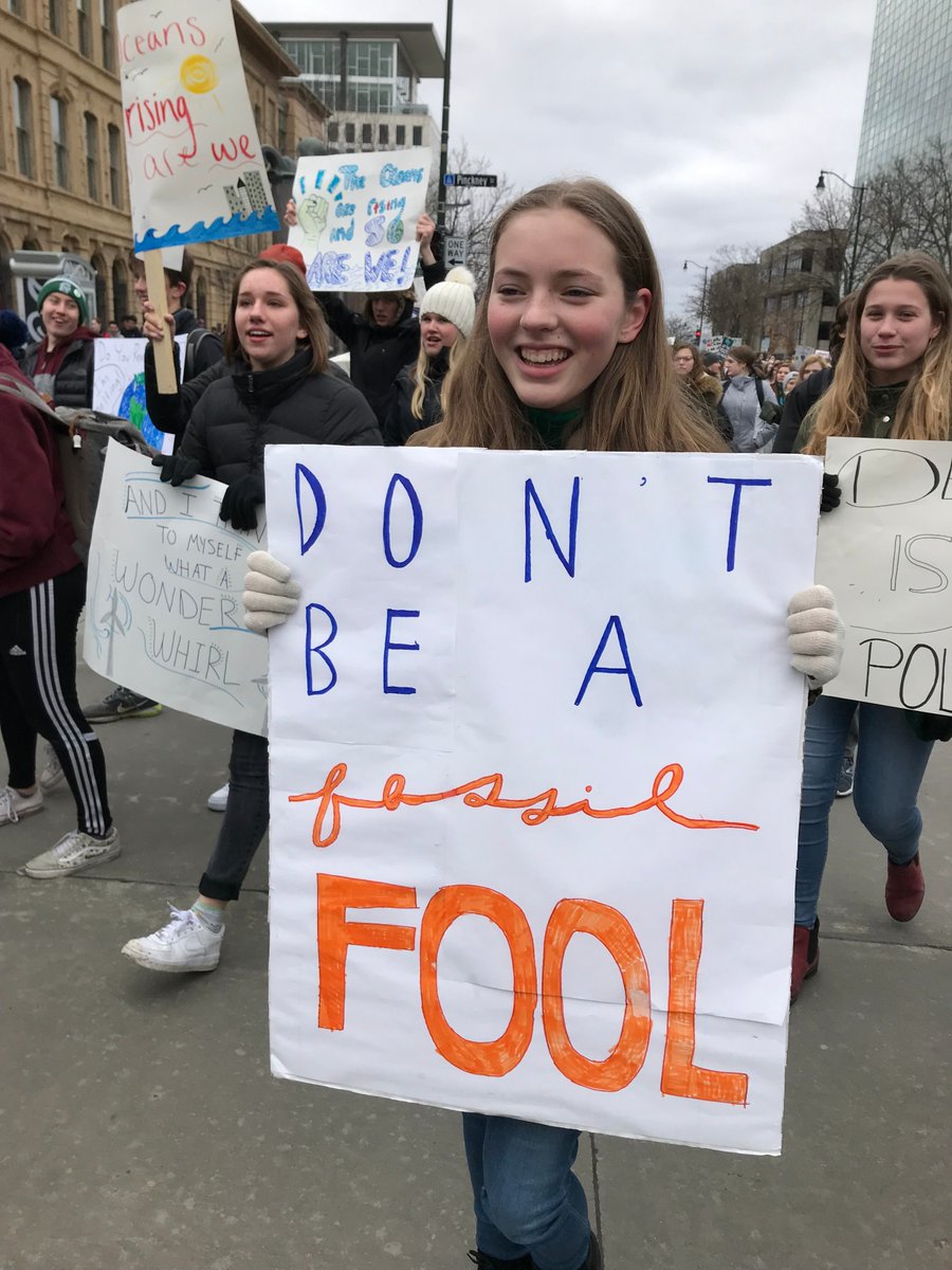 Madison climate strikers had some strikingly original signs. Let's make this a hashtag #fossilfool exposedbycmd.org/2019/03/15/lik… #FFF #FridaysForFuture