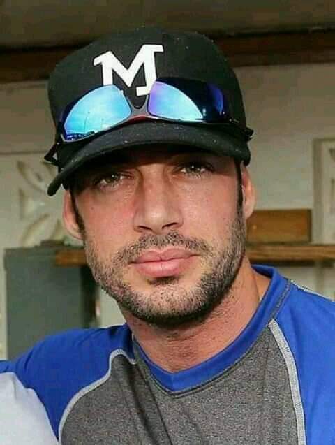 Buen comienzo de semana... <a href="/willylevy29/">William Levy</a> Dios bendiga tu dia... #empezandoavivir