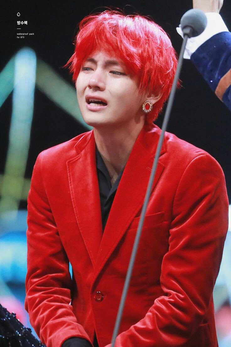 BooAmii3012's tweet photo. - người yêu à. Thấy anh khóc em đau ở đây này 💔.
#TwitterBestFandom #TeamBTS #SoompiAwards @BTS_twt https://t.co/qnbtdwHm3h