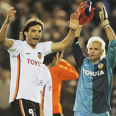 FM_Twittah's tweet photo. 👀 Careful About Those Two‼️
#footballmemories #footballmemorabilia #valencia #VCFCentenari #UnSentimentEtern #valenciacf #amuntvalencia #ValenciaGetafe #Mestalla #morientes #VCF1919 #ValenciaCF1919 #valencia1919 #valenciaclubdefútbol #amunt #amuntvcf #serieaoperazionenostalgia https://t.co/3BDN0iA3LR