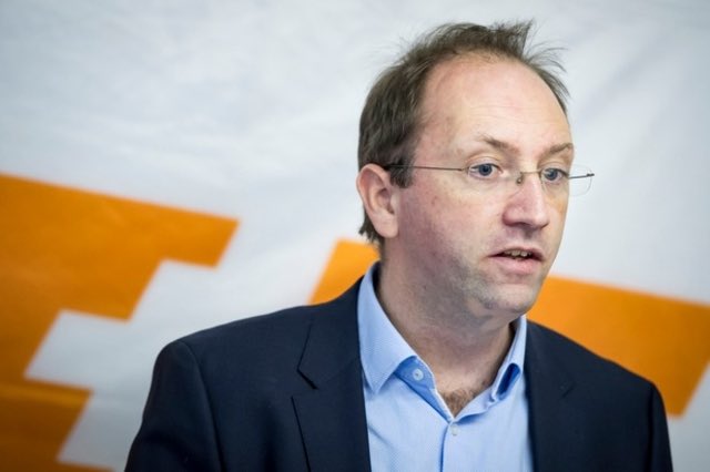 LeCentreVaud's tweet photo. L’AG du PDC Vaud prend acte du résultat du 1er tour de l’élection complémentaire au #CEVD19. En relevant l’excellente campagne d’@axel_marion, pour le PDC Vaud les conditions ne sont pas réunies pour mener une campagne de 2ème tour. Le parti laisse en outre liberté de vote. https://t.co/tjv1VDz2qC