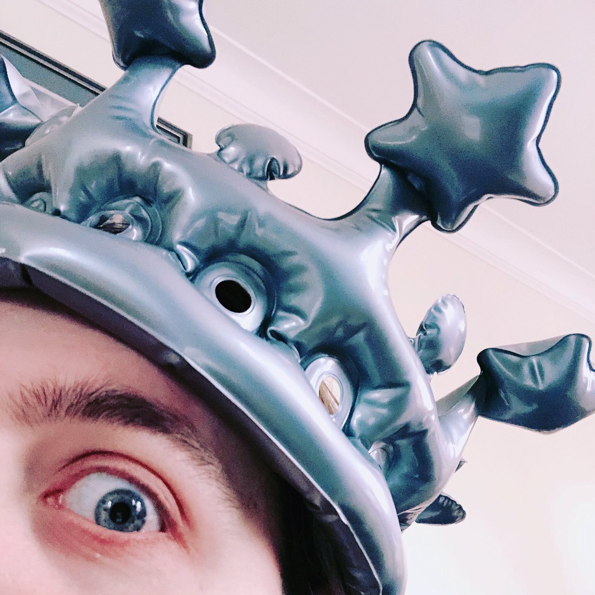 Kurt_TDXIII's tweet photo. Another year older!

Thank you to all the beautiful people for sending me birthday messages today, I hope your all well and have had a good day!
P.s shout out to @SarahBlackshard for treating me like a king today and even gave me a crown 😃 👑 
🌹

#metal #birthday #25crew https://t.co/bkUgBvlFat