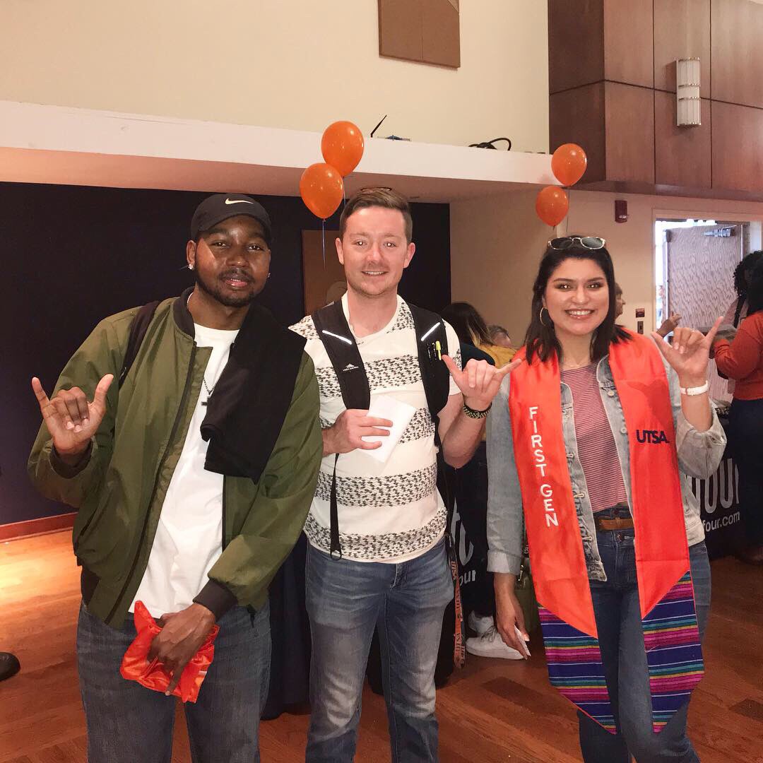 UTSAGetInvolved's tweet image. 🔸🔹Calling all spring graduates to Grad Fest happening right now! 🔹🔸Take care of all things commencement, they will be here until 7pm in the SU ballrooms! Can’t make it today? They will be at the  downtown campus tomorrow at Buena Vista 2-6pm #utsagradfest #utsagrad19