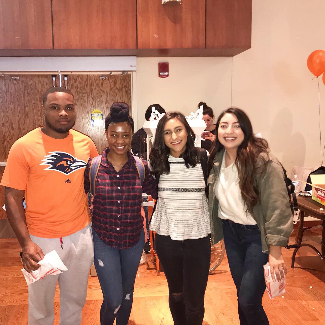 UTSAGetInvolved's tweet image. 🔸🔹Calling all spring graduates to Grad Fest happening right now! 🔹🔸Take care of all things commencement, they will be here until 7pm in the SU ballrooms! Can’t make it today? They will be at the  downtown campus tomorrow at Buena Vista 2-6pm #utsagradfest #utsagrad19