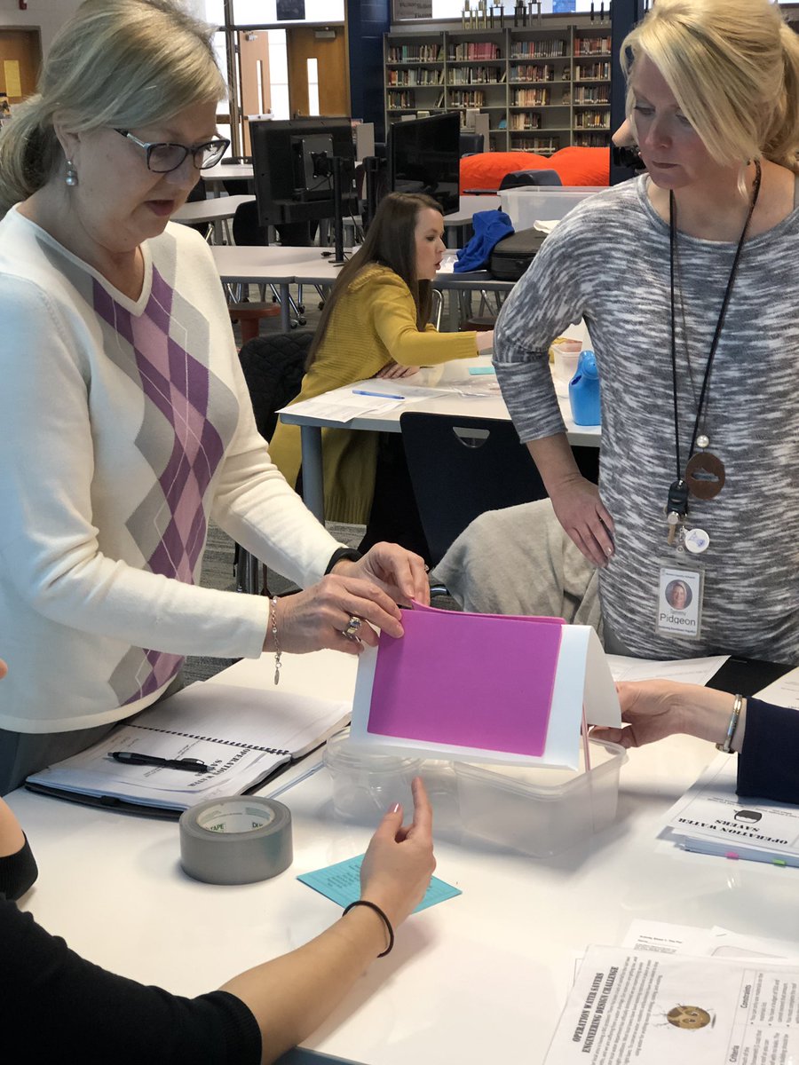 nkucinsam's tweet photo. @Boone_County hosted a fantastic session of the #nextgenerationstemclassroomproject today at @Gray_Middle teachers & students learned about floodwall engineering and water conservation through roof design! Led by @ellabowling & @AmberCarterNKU #handsonmindson #STEM #NGSS https://t.co/7eefdmbxtY