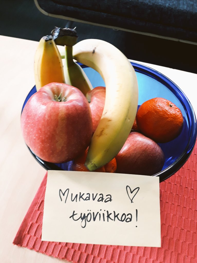 YlinenEmma's tweet photo. Pieni ele ilahduttaa ja tuo iloa myös antajalleen. Jaa iloa!
#työviikko #työyhteisö #pieniele https://t.co/rVbO1j3Zfj