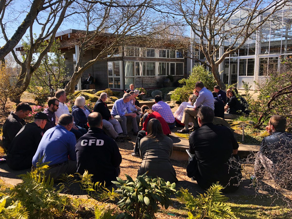 UWashEM's tweet image. #UWashEMS Section Head @SayreMR discussing the Science of #HPCPR with the @ResuscAcademy participants