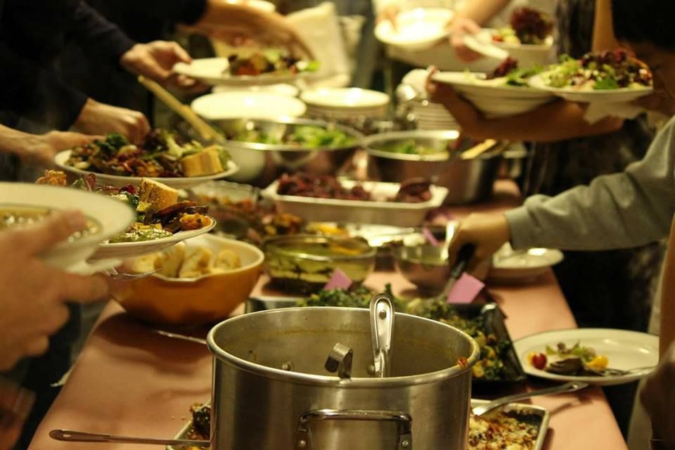 Norfolk365's tweet photo. Norfolk-area residents are welcome to our next @CommunitySupper on Thu, Mar 21st from 6:00 pm - 7:30 pm at @NorfolkGrange. Enjoy a hot meal and warm conversation. Children welcome. Supper donated by @TheGavelPH. @SCNorfolk @NorfolkMAPolice @NorfolkCable @NorfolkMAPL @NorfolkCL https://t.co/dGEavxrvaI