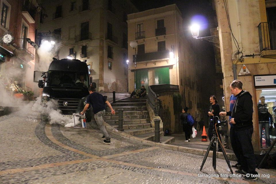 La Part Alta o casco antiguo de #Tarragona es a menudo escenario de rodajes. Desde la bajada de la Misericòrdia convertida en plató os decimos hoy buenas noches.