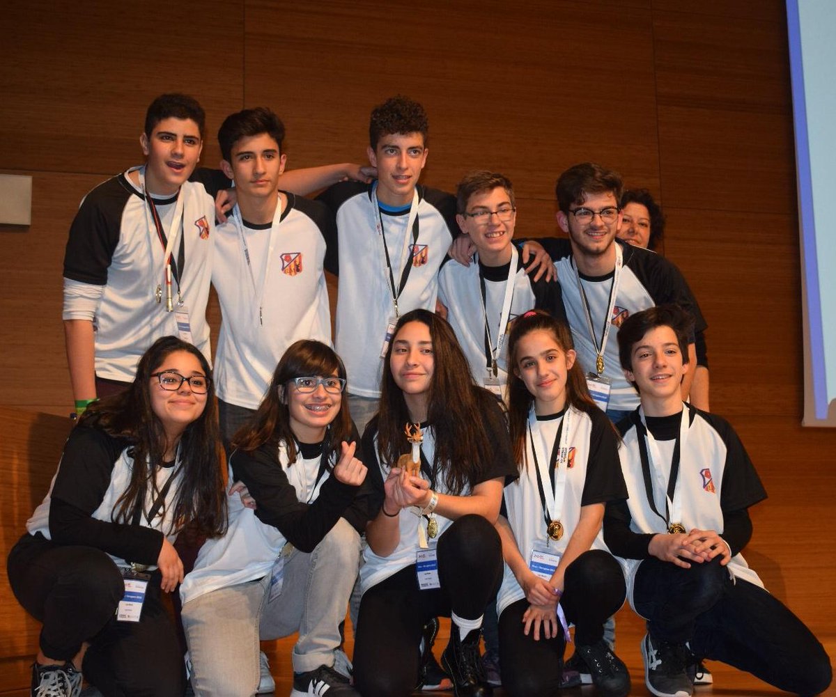 legomastereus's tweet photo. El nostre company de viatge fa 3 anys avui! #morethanrobots #masterfamily https://t.co/tFq9zTJYoB