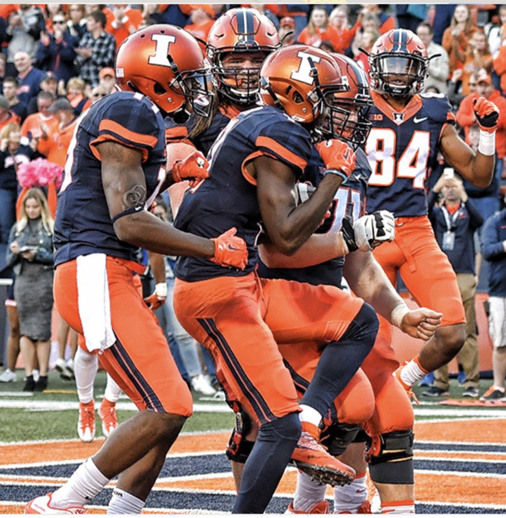 ikaleb35's tweet photo. After a good talk with @CoachBellamy I’m very thankful and humbled to say I’ve earned first offer from University of Illinois! @HowardGriffith @EDGYTIM @DeepDishFB @MidwestBOOM https://t.co/RBDBTn8Tfv