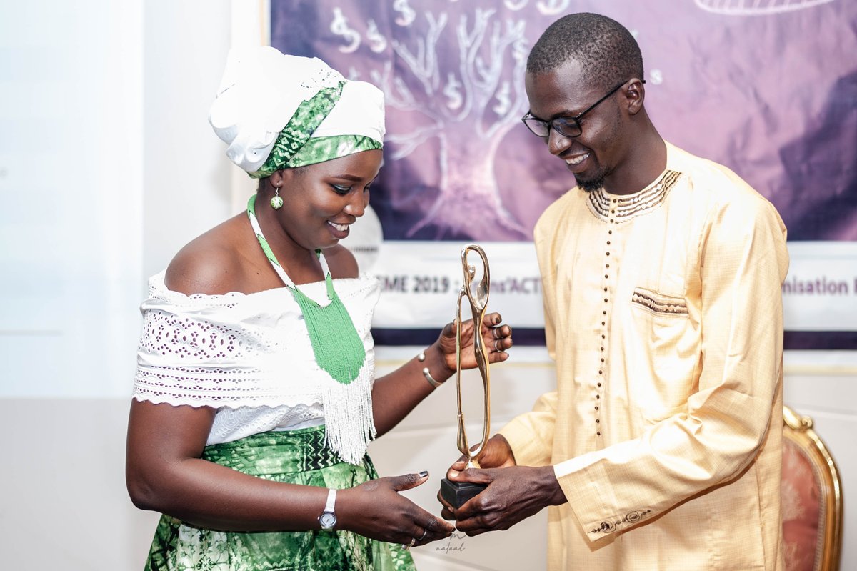 jeadercommunity's tweet photo. Quelques images de la remise des trophées à nos #Jigeenindeer de la #SWLC2019 (Mesdames Mariétou DIOUF @etounature, Fatou Kande SENGHOR, Fatou SARR @AloeTakhar, Mme @aminatousar) !
#Kebetu #Jeader #Kebetu #SunuODD #WomenOfException https://t.co/z12XjSKPtE