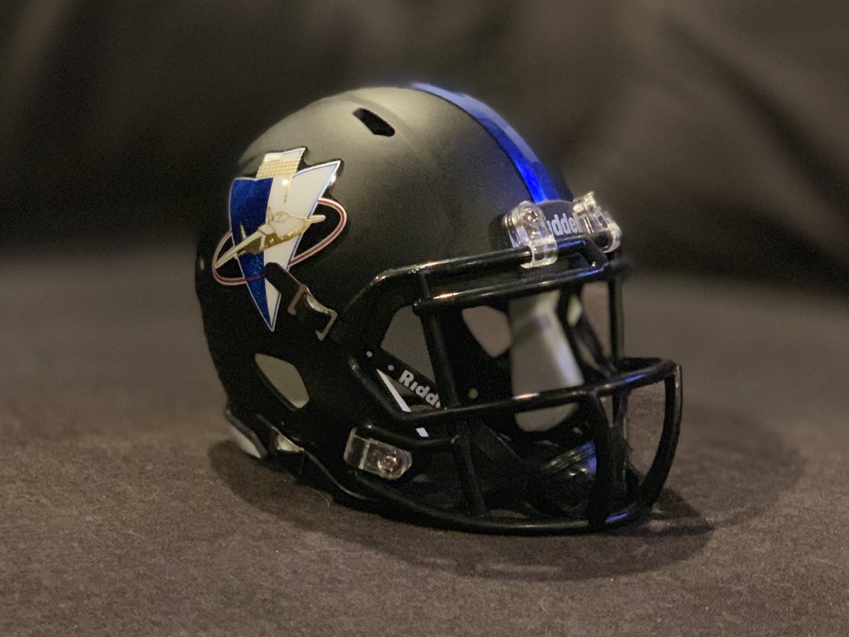 LtVest's tweet photo. Thank you to @NebraskaRiddell for the custom Bellevue Police mini helmet that I recently came my way. #LooksSharp #bpd https://t.co/EDaO07hfcA