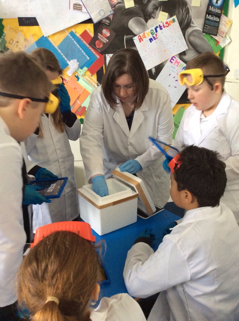 Buildbodyparts's tweet photo. What an incredible day working with our future tissue engineers in @classleonard @VictoriaEdin.  Today we learning all about scaffolds.  Blog coming soon... https://t.co/b7nZNcOnlA