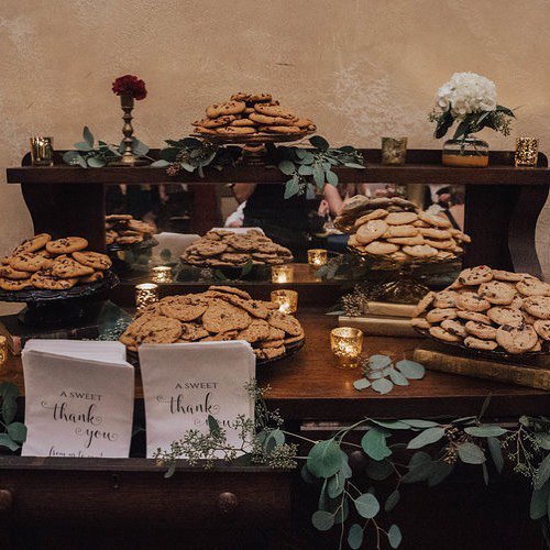PalmettoWed's tweet photo. Homemade cookies by the dozens! This sweet tradition from the groom’s family is one we could really sink our teeth into! 😁
•
See more from trinity_photo on the blog >> link in profile. https://t.co/cNzXXi6mTr