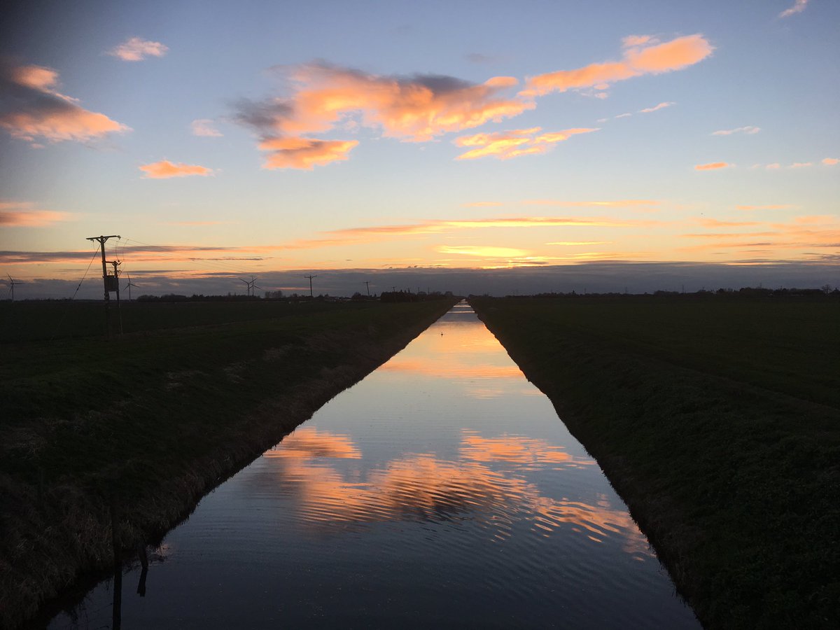 theowlwhistler's tweet photo. Fenland reflections @HerewardCountry @FascinatingFens @CambridgeshireF @CloudAppSoc https://t.co/NqtwoeXG4X