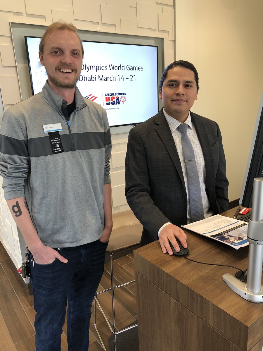 RockingRockCity's tweet photo. @oc685 out in the community educating @BankofAmerica business on the many benefits they have with @ATT.  Visit our store in Montrose Crossing Rockville MD @MrsJaronfelder @Paul_Abdelmalik @404girl https://t.co/ONIxzArymy