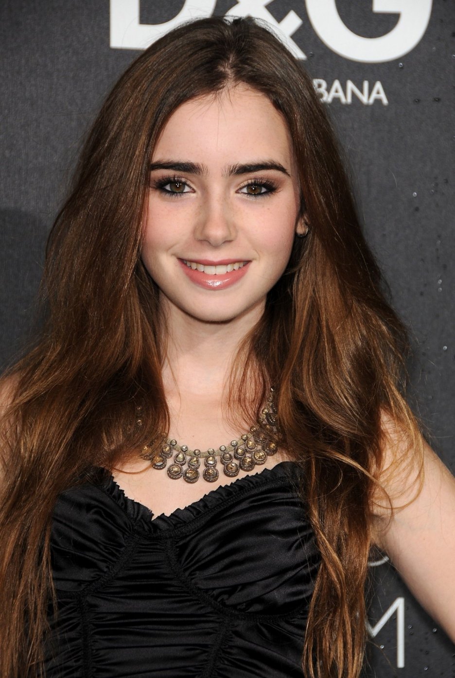 Omg it\s Lily Collins\s birthday and I didn\t know that??? Happy birthday 