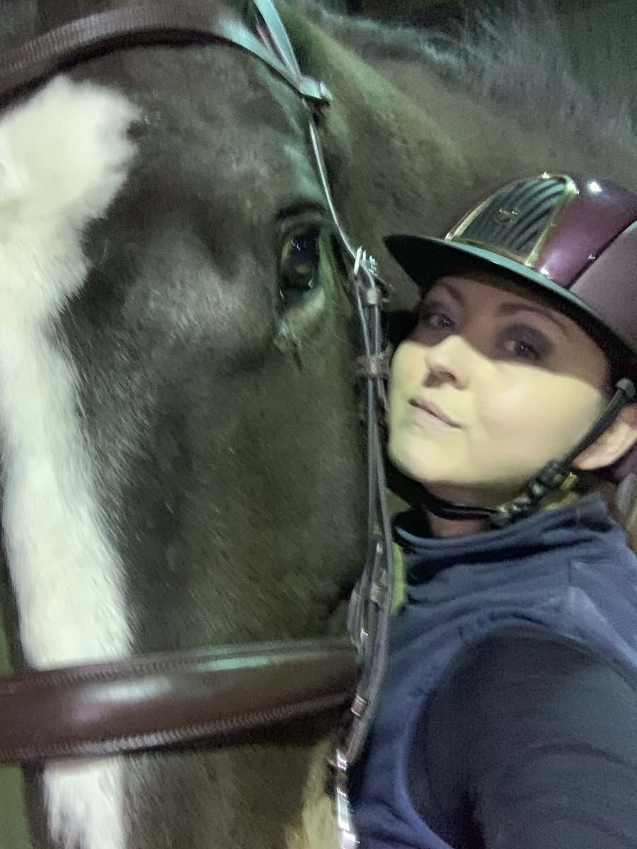 Loving the baby #showjumper today. And the beautiful bridle from <a href="/houseofmontar/">House Of Montar</a>. He goes so well! <a href="/equissimo/">Equissimo</a> @RowenBarbary <a href="/HorseBloggers_/">#HorseBloggers</a> @HorseChatHour <a href="/aponyhour/">#ponyhour</a> <a href="/riderhour/">#RiderHour</a> <a href="/ShowJumpingHr/">#ShowJumpingHour 🏇</a>