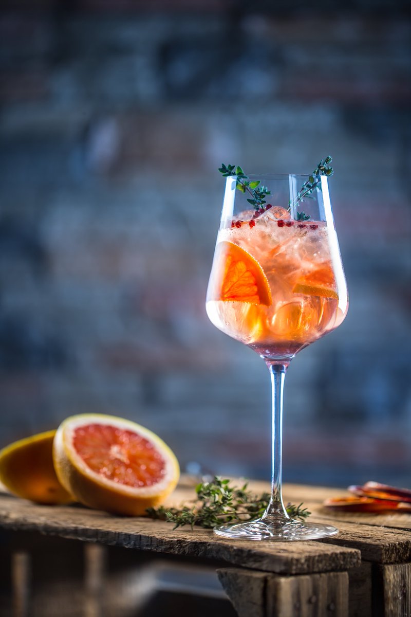 FairmontWpg's tweet photo. The moment all of your cares faded away!  Enjoy
our #HappyHour in the Lounge! $5 Highballs and featuring a rotating selection
of craft beer, $8 glasses of wine and $10 cocktails. Monday – Friday from 4pm –
6pm   #DowntownPeggy #FairmontEats #Happyhour https://t.co/cTzNy1CeMt