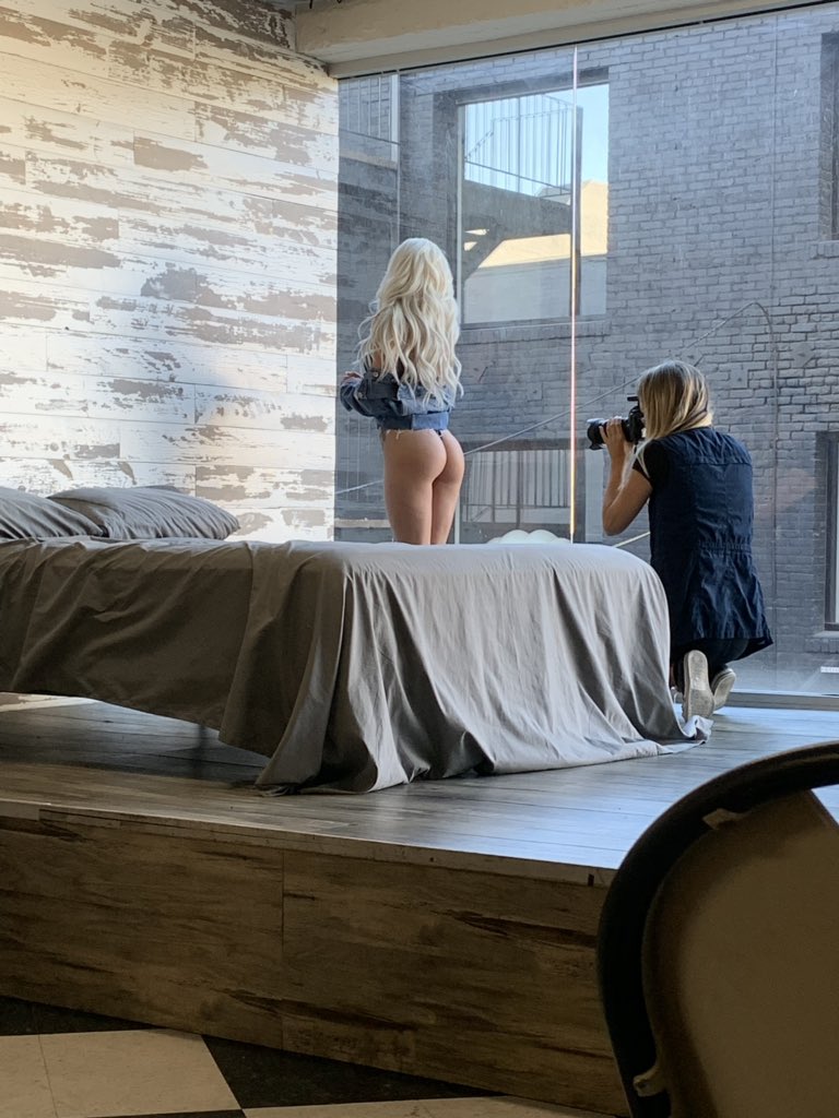 hollylynrup's tweet image. Dat booty tho🔥 @ElsaJeanxxx