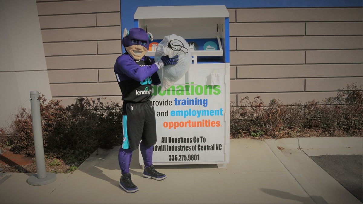 greensboroswarm's tweet photo. Did you know that your donations to @TriadGoodwill changes lives? 🧐
We've got a donation bin right outside the Fieldhouse - bring your items to donate to the game this Thursday! 🤩
#ThisIsSwarm #TriadGoodwill #Donate #GiveBack https://t.co/C4q8lXzLaN