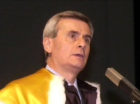 In uno scenario globalizzato tocca ai costi essere competitivi. Non è necessario ridurre le retribuzioni se si è in grado di aumentare la produttività e la qualità dei beni prodotti. L'intuizione di #MarcoBiagi raccontata da #Cazzola. #PoliticallyINcorrect bollettinoadapt.it/politically-in…