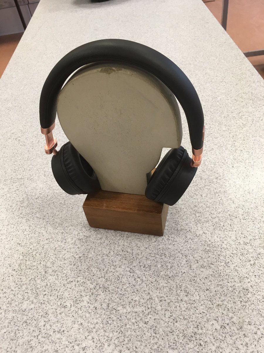 Concrete headphone stand