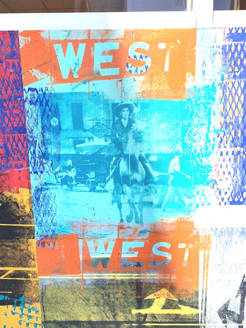 In the 1850s, the city required someone on horseback to ride ahead of the train on 10th Avenue, alerting pedestrians and traffic. We're raising a drink to these "West Side Cowboys".   🤠 📸: <a href="/highlinenyc/">The High Line</a>, 🎨: @michael_crossett  #HudsonYardsRising #HYHistory