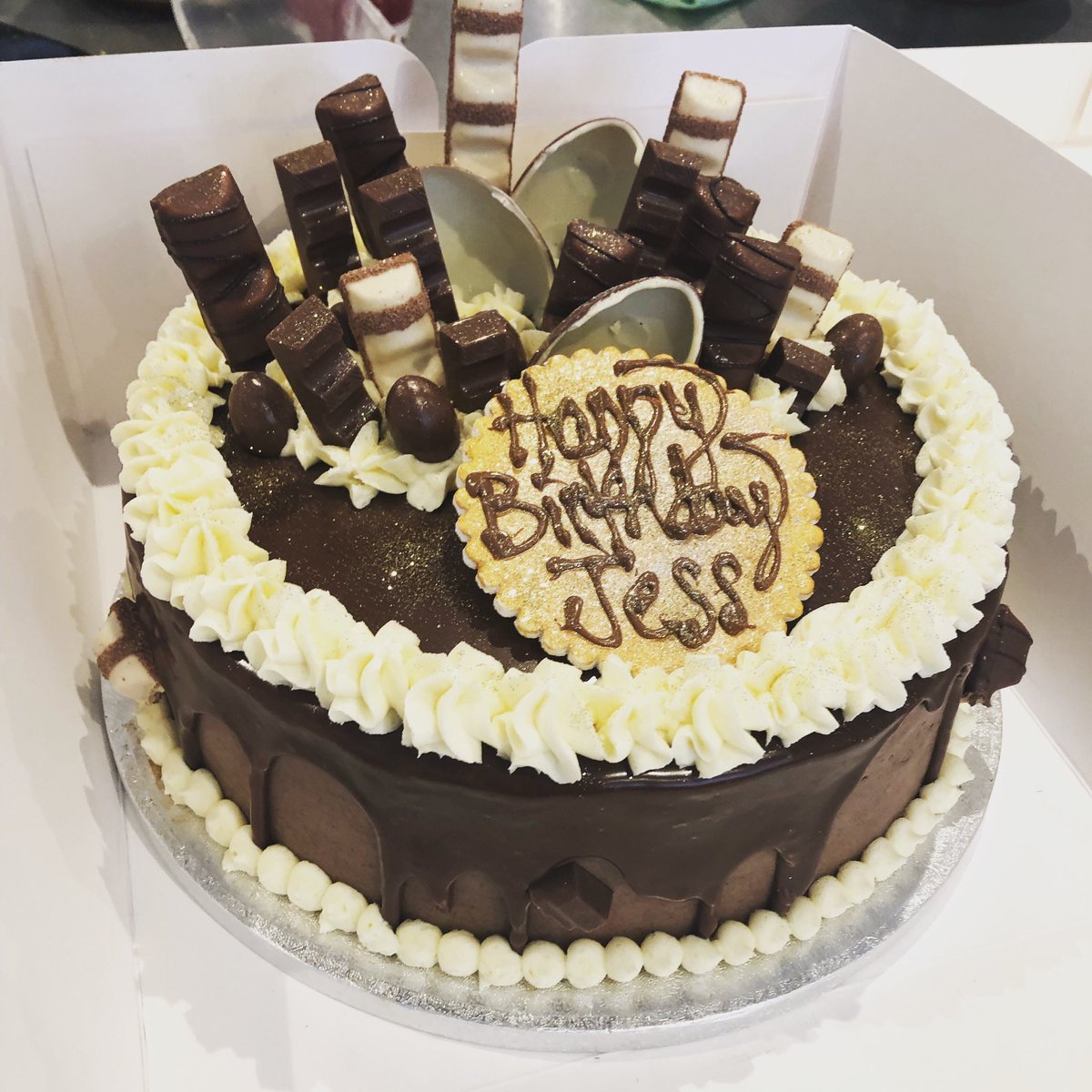 10” kinder bueno! That’s a whole lotta kinder 🍫 😋