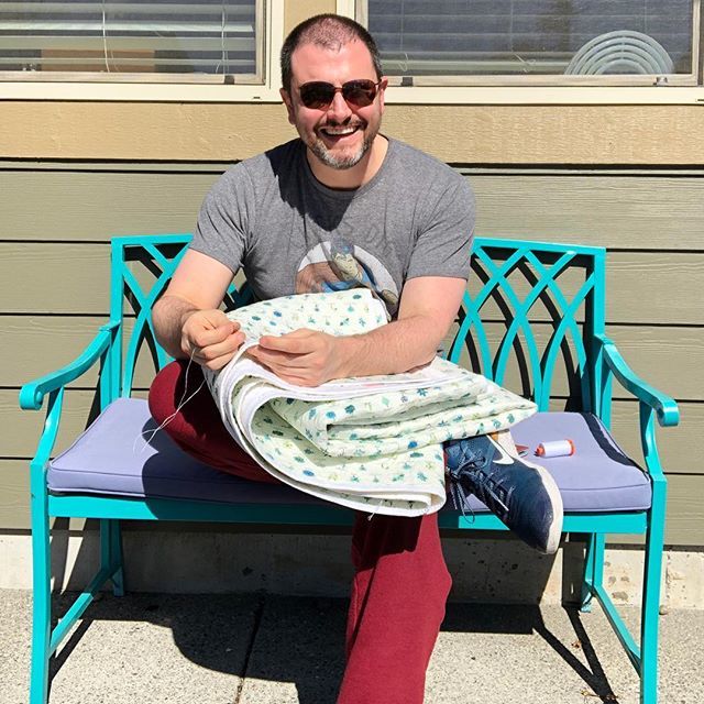 MxDomestic's tweet image. Hand binding on the porch in the sunshine. This is the life! 🕺🏻
.
.
.
@artgalleryfabrics #artgalleryfabrics #agflovedtopieces #handbinding #misterdomestic #quiltersofinstagram #bestlifeever 
@aurifilthread #aurifil ift.tt/2W9kOq6