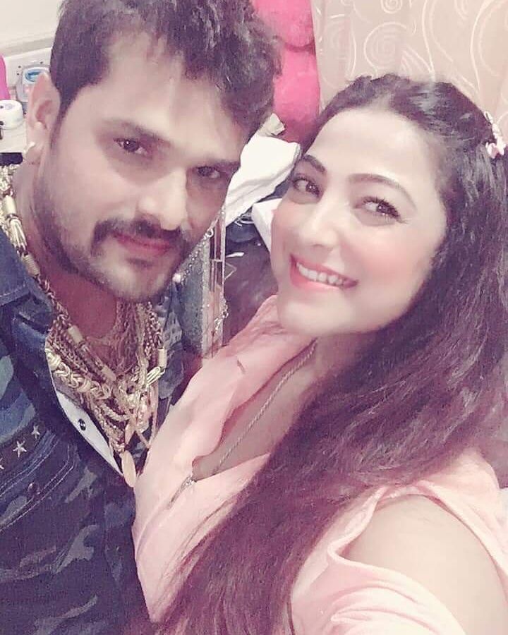 BhojpuriMagic's tweet photo. Beautiful Sweetie Chhabra Selfie With Superstar Khesari Lal Yadav......😍😍😍 https://t.co/9v7XuBeEQl