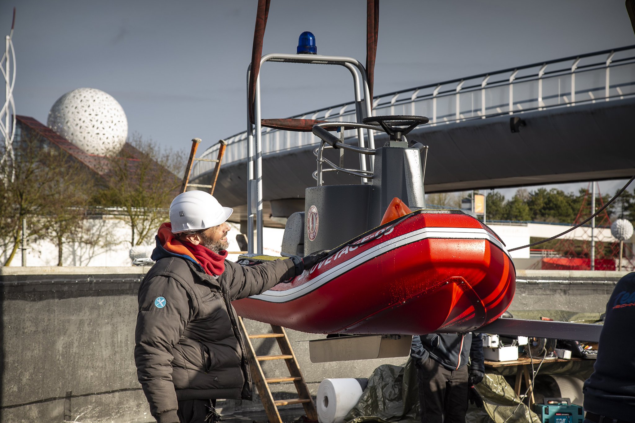 Tag chantier sur Le Forum du Futuroscope D19DAfaXgAIl0-n