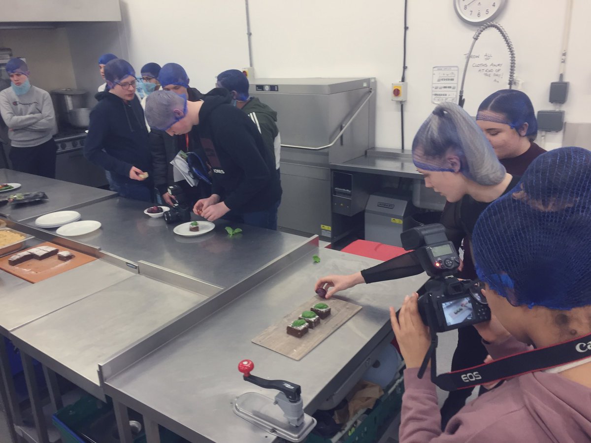 LCCCMJ's tweet image. #journalism students had a fun afternoon taking photos (and tasting!) delicious meals prepared by @catering_leeds for #Leeds schools. Back at college they will use their #pagelayout and #writing skills to #design brochures for parents &amp;amp; headteachers #workexperience