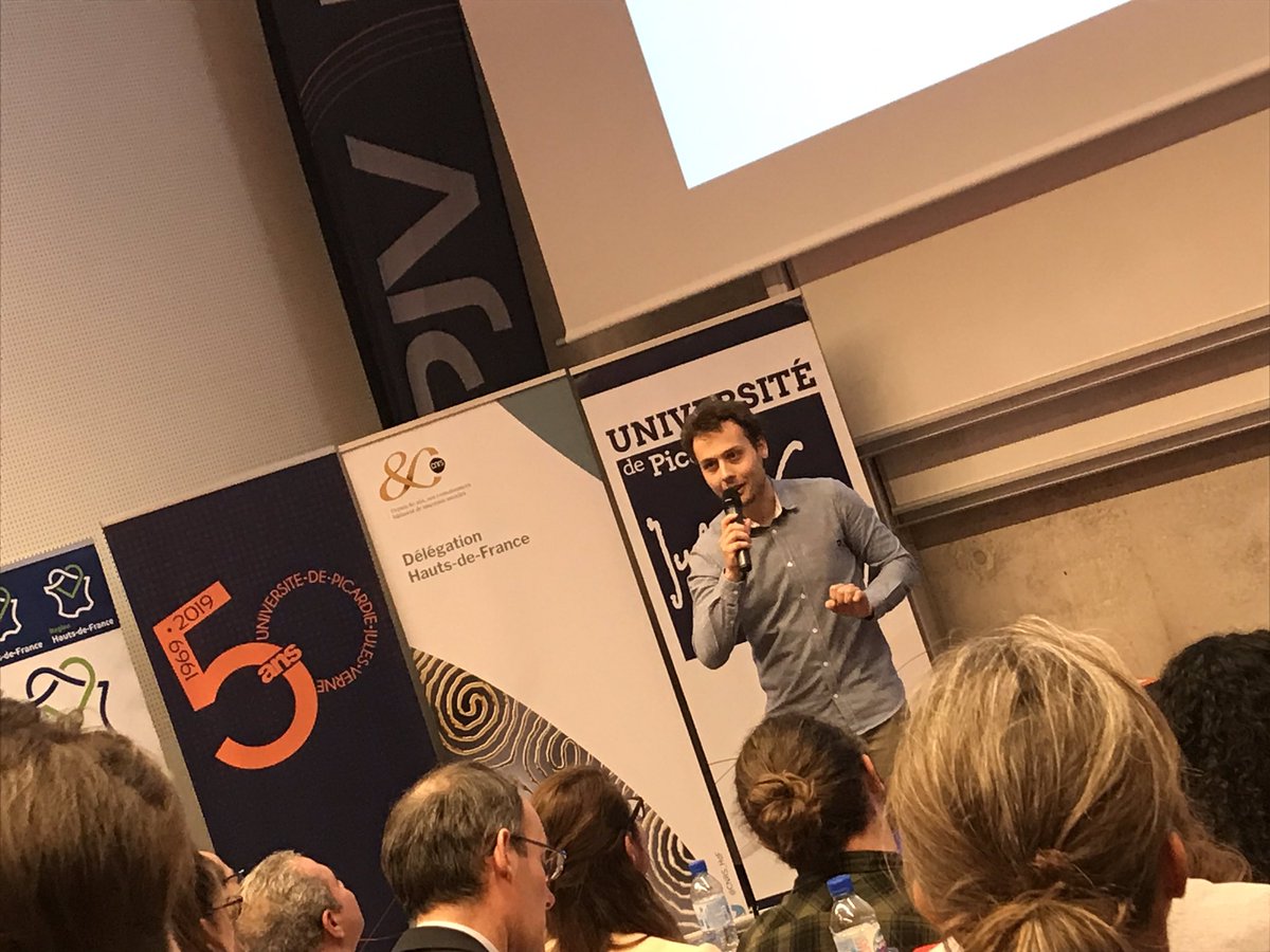 Seb_Delescluse's tweet photo. [#MT180] Raphael PILE doctorant au #L2EP @univ_lille est le premier à ouvrir le bal avec 180 secondes pour parler des vibrations d’origines électromagnétiques avec un final en chanson : bravo ! 🎶 @CNRS_HdF @upjv @ComUE_LNF @MT180FR https://t.co/oZSqVnO0Dm