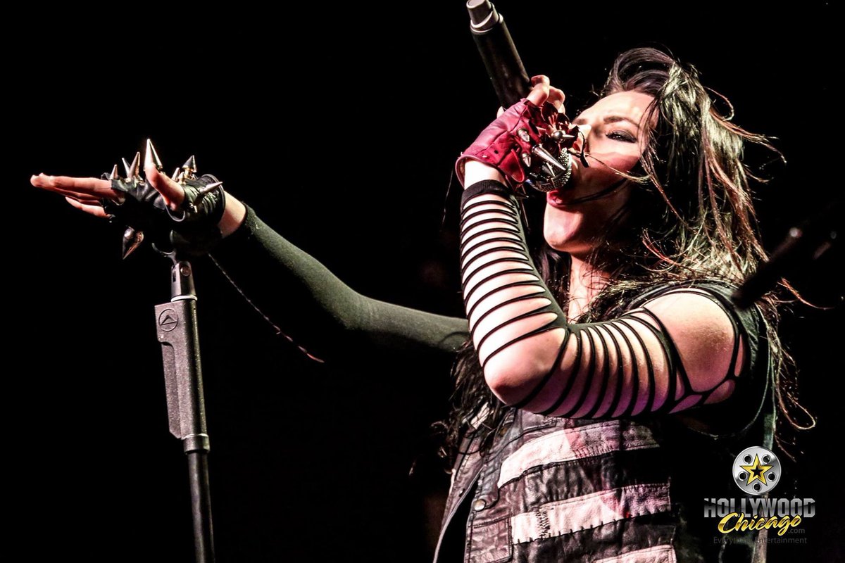 MayhemOfficial's tweet image. Day off today and then the tour continues!! Who’s coming out to the rest of the shows on this run? #madamemayhem #samsontech #ultimatesupportsystems #wornstar @samson_technologies @wornstar 
#shim @ultimate_support 📸 Jeff Doles /Hollywood Chicago